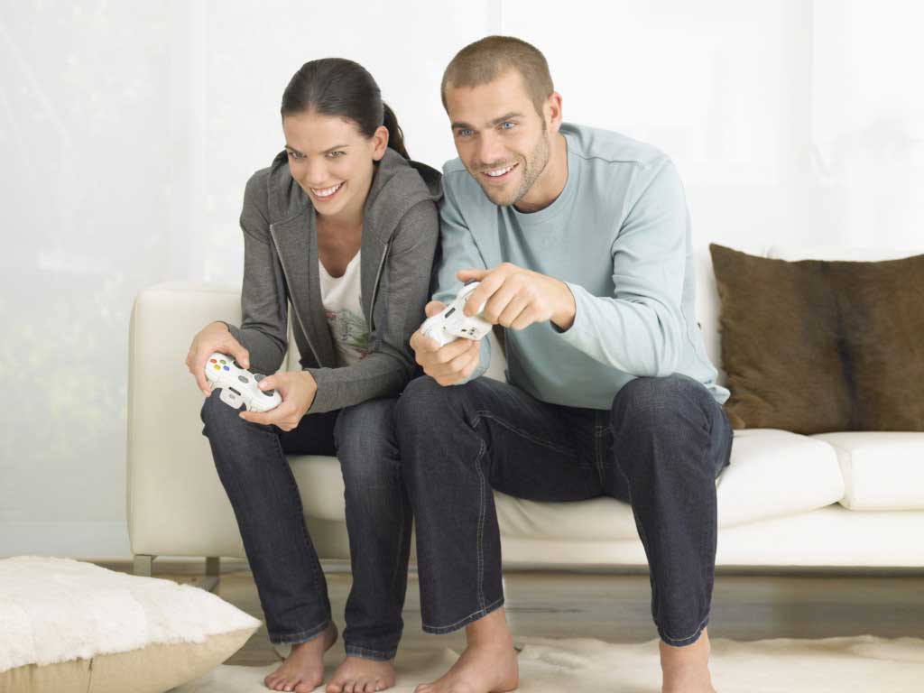 couple-playing-video-game-on-sofa-000054818328_full-1024x768